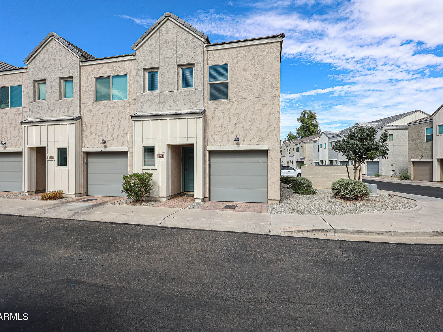 3 bed, 2.5 bath, 1497 sqft, $2,300 — Photo 2