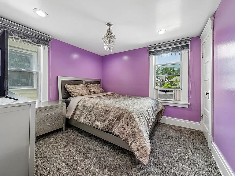1425 Kenmore Ave — Photo 6