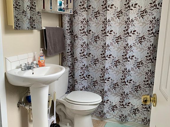 3rd image of 330 1/2 8th Ave E #1/2