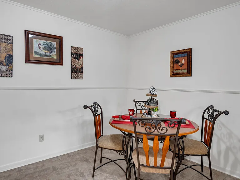 Courtland Park Apartments — Photo 2