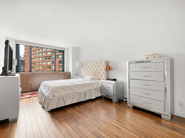 1 Irving Place image 10 of 18