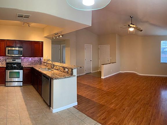 3rd image of 1513 Truett St Unit 204