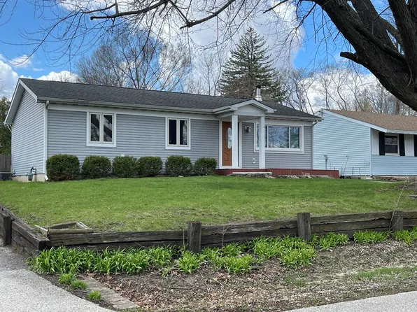 5501 Lucina Ave, McHenry, IL 60050