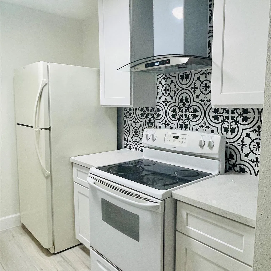 7900 N Stadium Dr — Photo 2