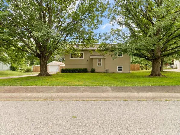 13533 Post Dr, Bonner Springs, KS 66012