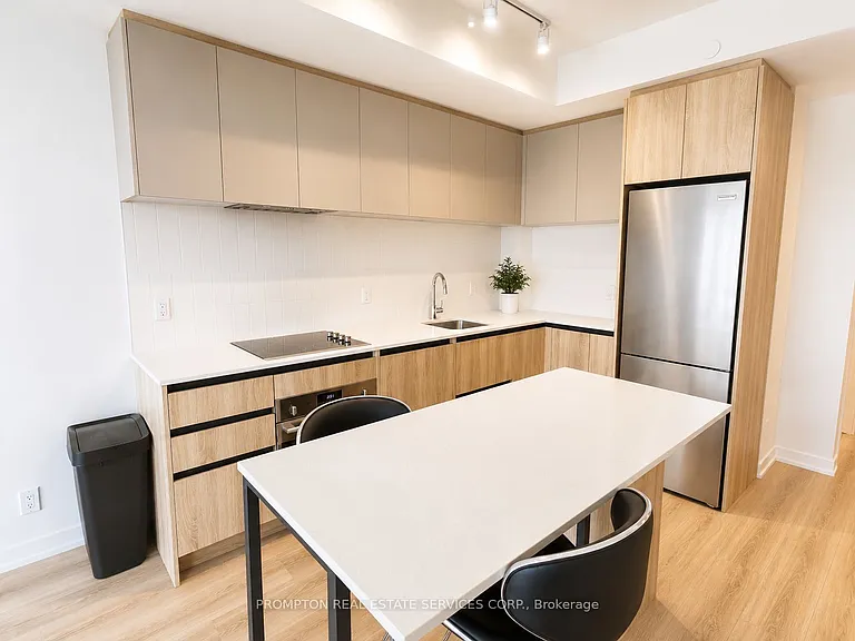 7950 Bathurst St #813 — Photo 2