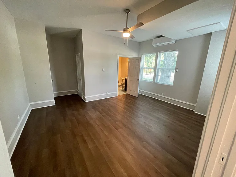 1410 W Oak St #2 — Photo 4