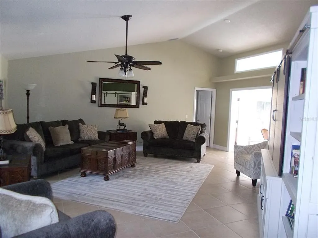 3 bed, 2.0 bath, 2181 sqft, $2,500 — Photo 4