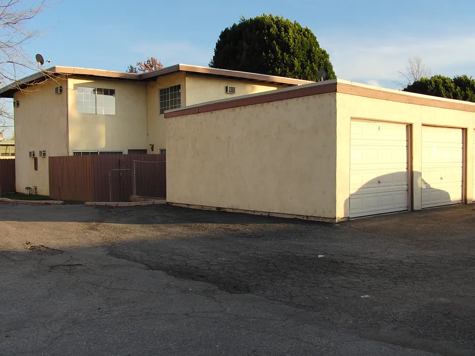 753 S Lark Ellen Ave