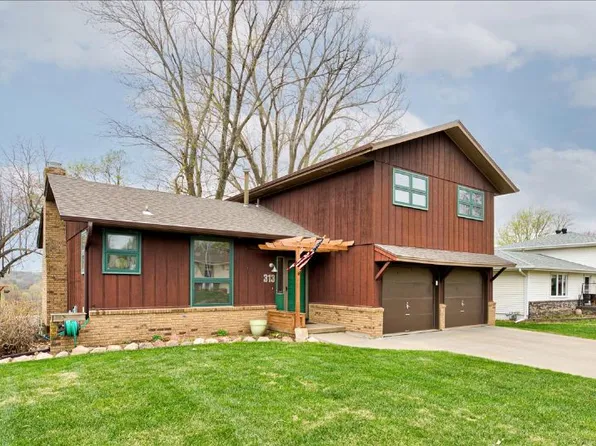 313 Fairview Dr, Glenwood, IA 51534