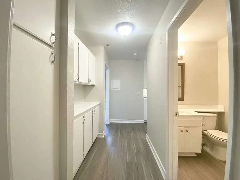 Chateau Spring Gardens Apartments — Photo 7