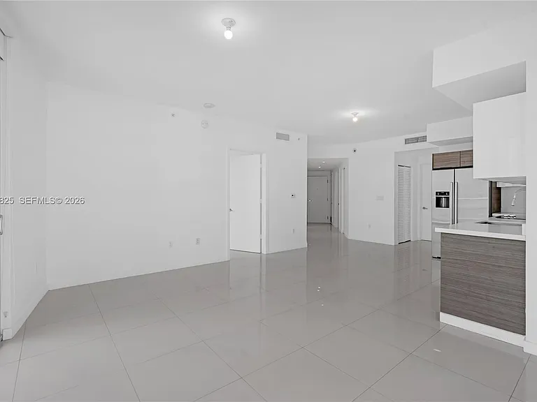 1010 SW 2nd Ave #1003 — Photo 6