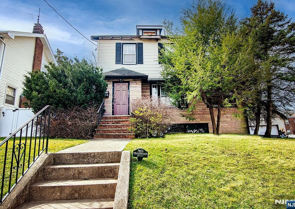 1st image of 960 Maple Ave