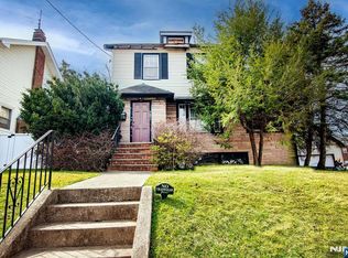 960 Maple Ave, Ridgefield, NJ 07657