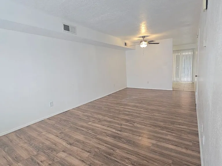 1832 Buena Vista Dr SE #A — Photo 3