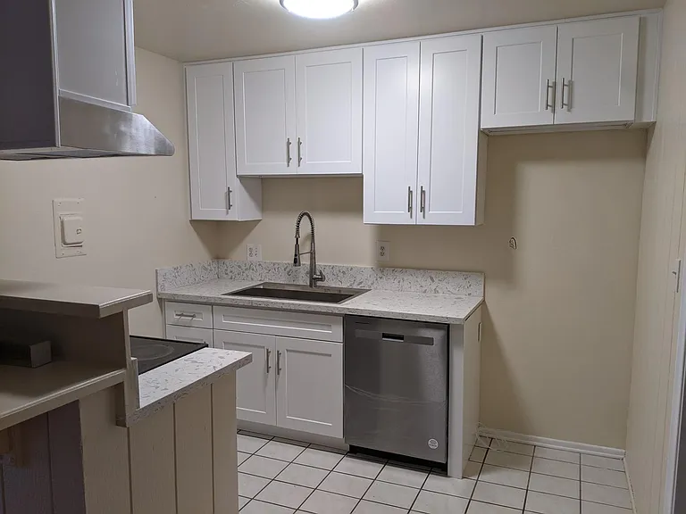 1010 W Macarthur Blvd #128 — Photo 1