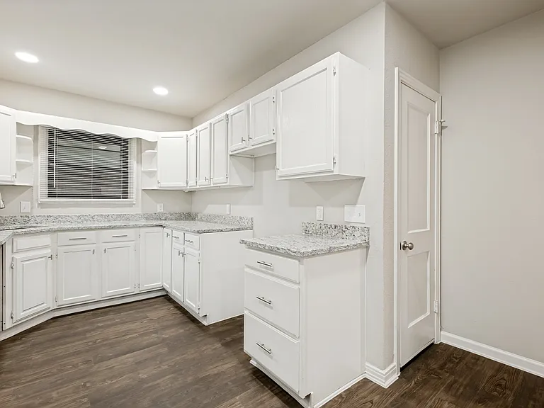 1835 Norfolk Ave — Photo 6
