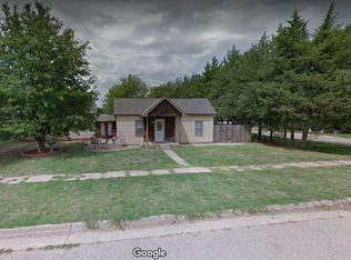 319 N King St, Mount Hope, KS 67108