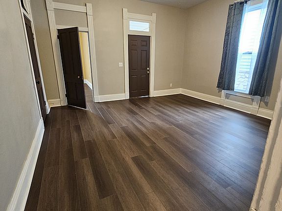 3rd image of 607 W 10th St