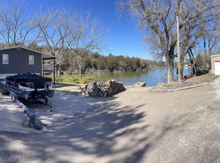 69 S Lakeview Acres Dr, Brady, NE 69123