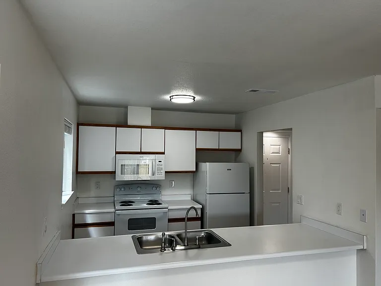2010 Crater Lake Ave #B — Photo 7