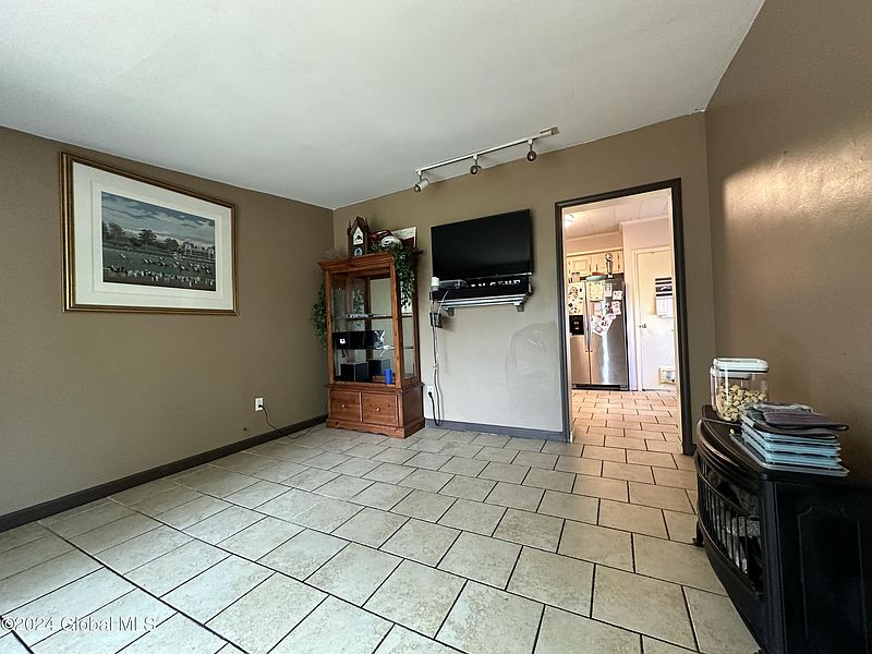 5th image of 16 Wilmot Street