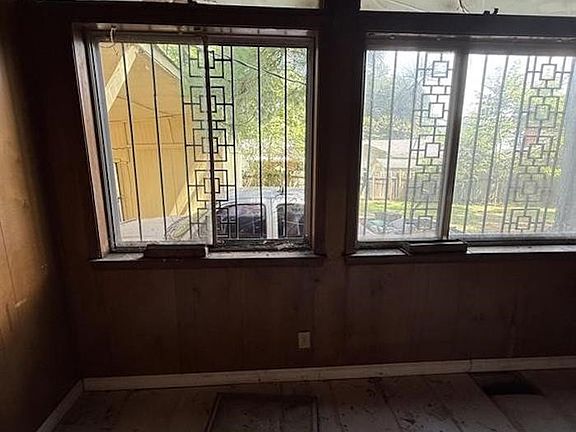 3rd image of 1534 E Raines Rd