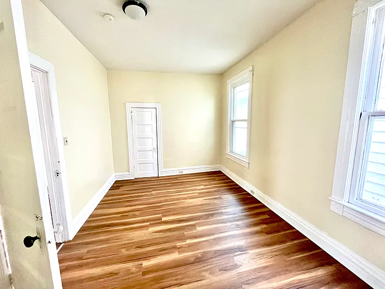 1310 Washburn St #1 — Photo 10