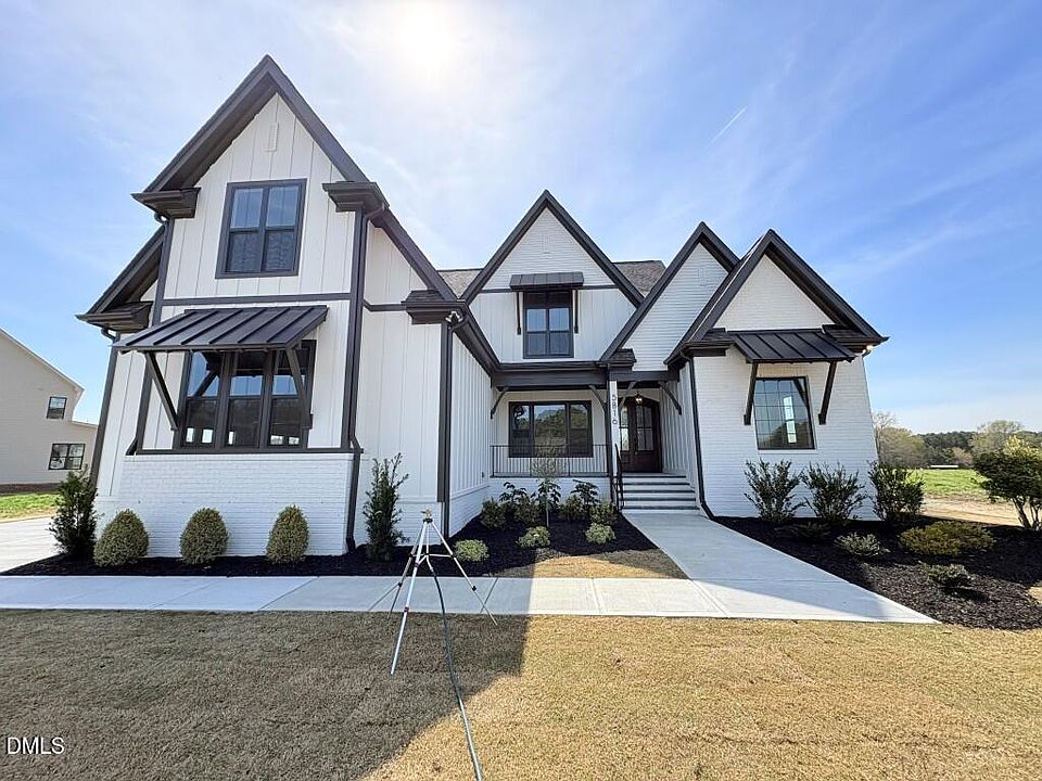 1st image of 5816 Carriage Gate Dr