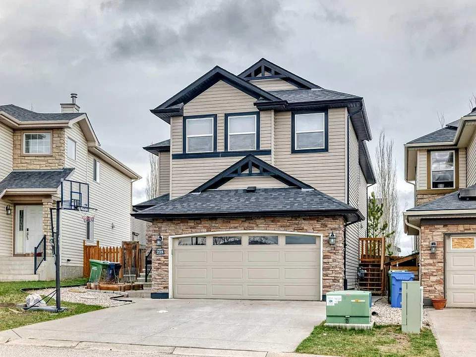 225 Kincora Hts NW
