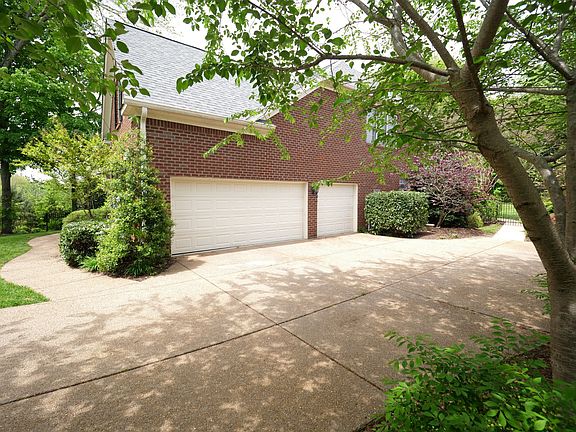 4th image of 658 Pebble Springs Dr