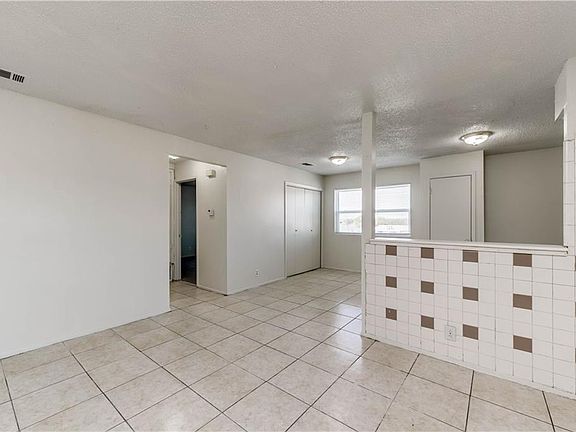 2nd image of 505 Hardin Ct #D