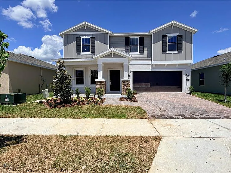 1558 Loxley Trl — Photo 1
