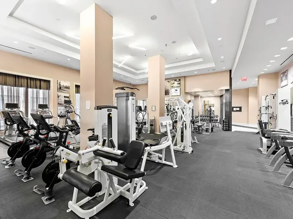 80 Riverside Boulevard image 7 of 14