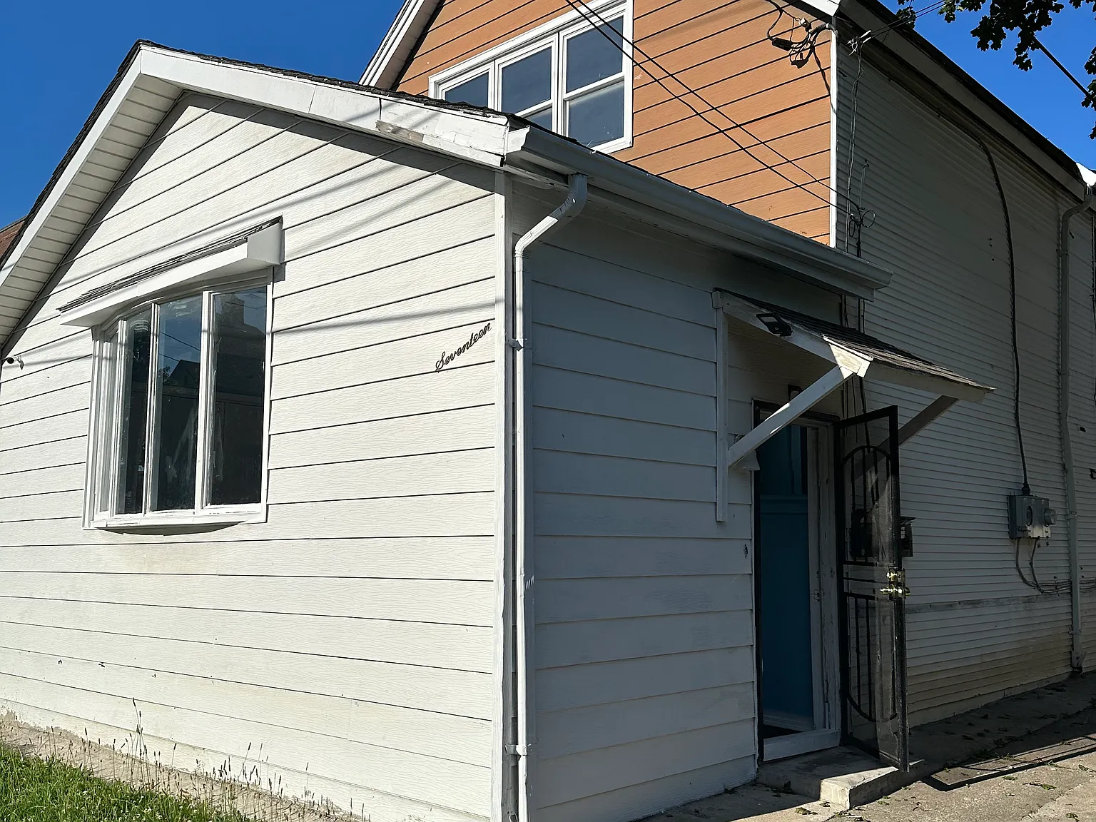 3 bed, 1400 sqft, $1,100 — Photo 1