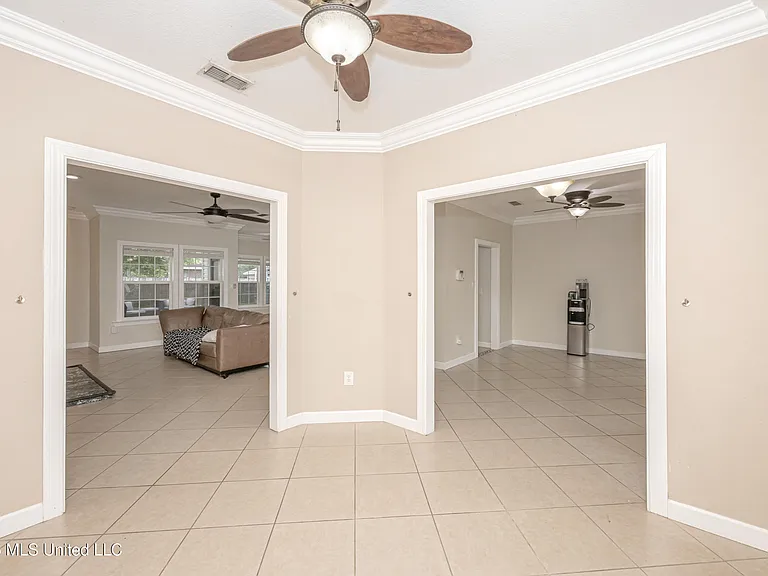15208 Lisa Dr — Photo 11