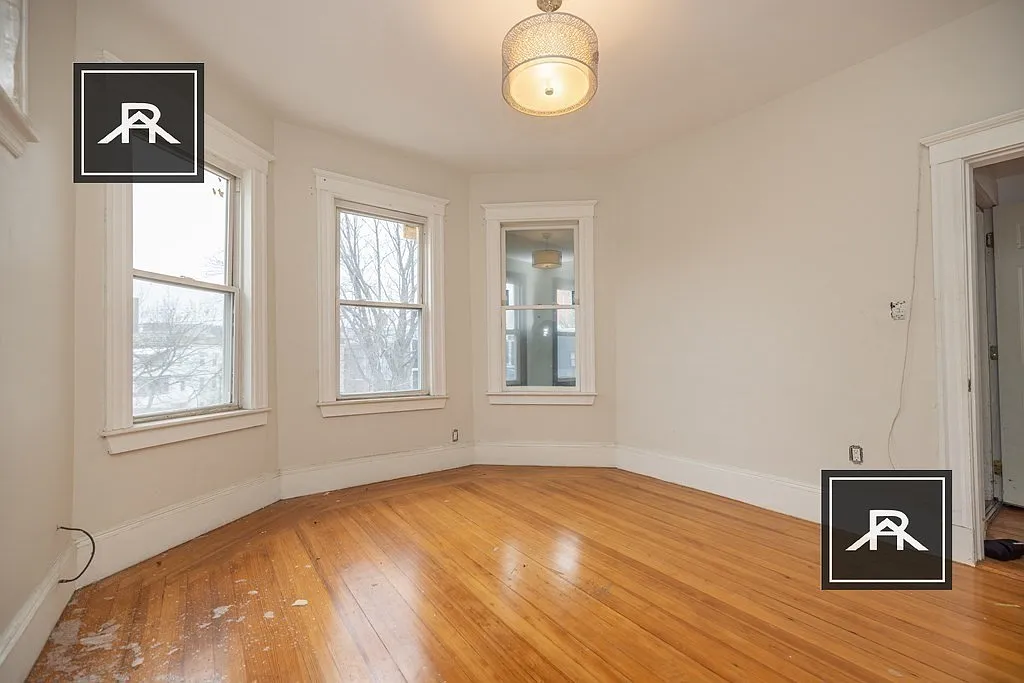 4 bed, 1.5 bath, 1200 sqft, $5,250 — Photo 4