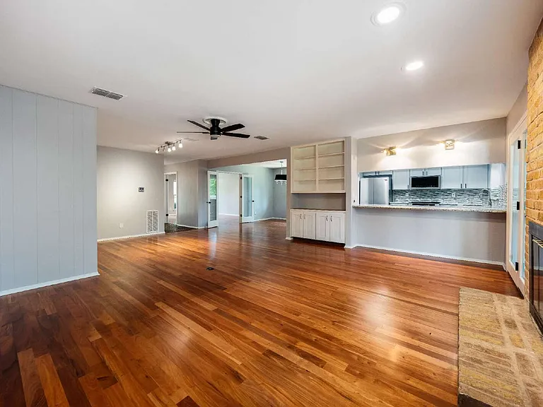 10502 Spicewood Pkwy — Photo 10