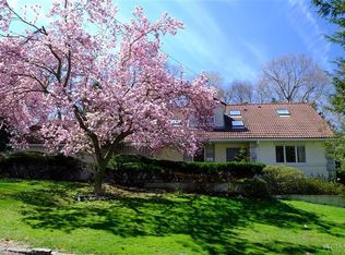 10 Paxford Ln, Scarsdale, NY 10583