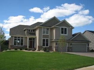 7710 Ridgeview Way, Chanhassen, MN 55317
