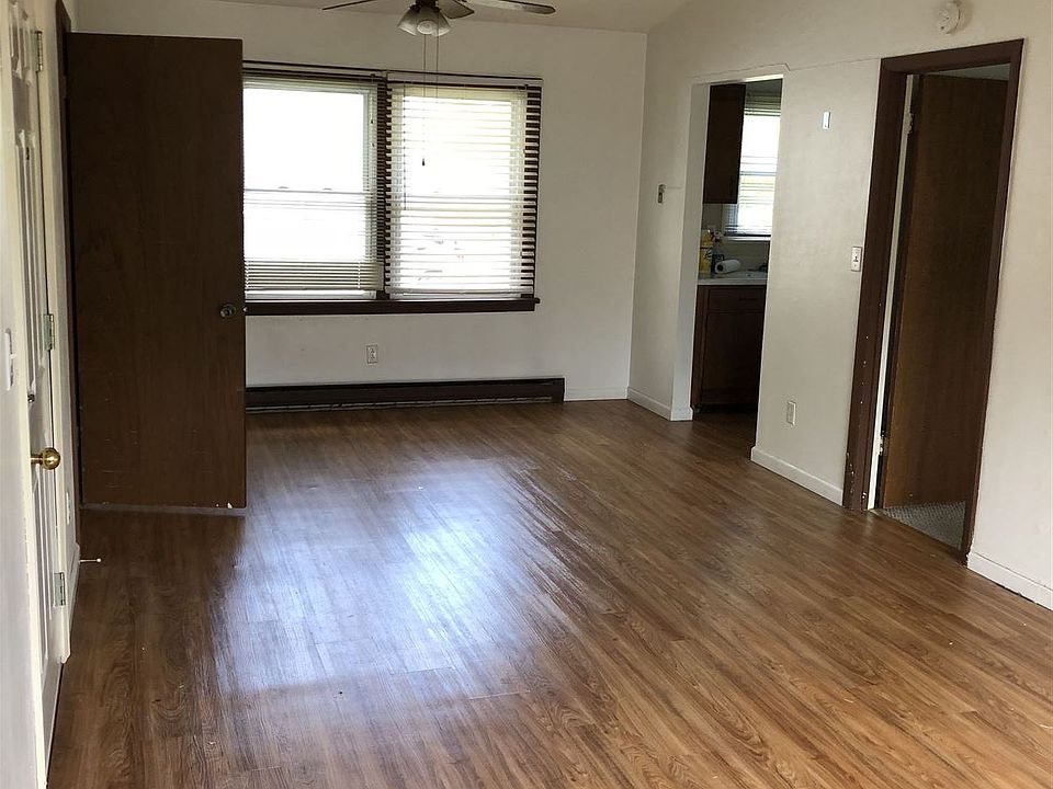Large living area. Please note that this actual unit is carp