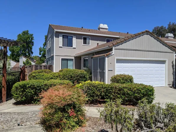 4 Tarn Ct, Hercules, CA 94547