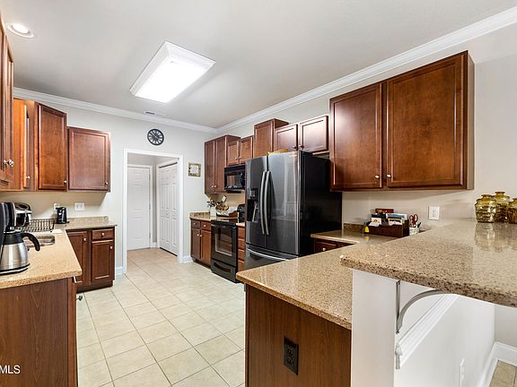 4th image of 5565 Beverly Square Way
