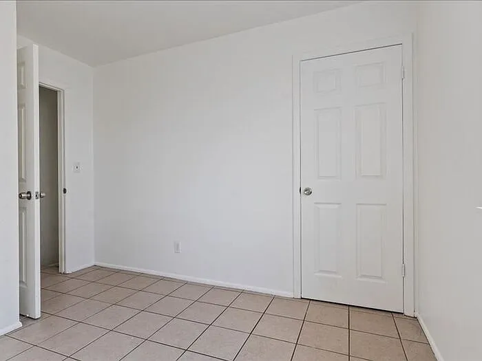 1211 W Iola Ave #6 — Photo 17