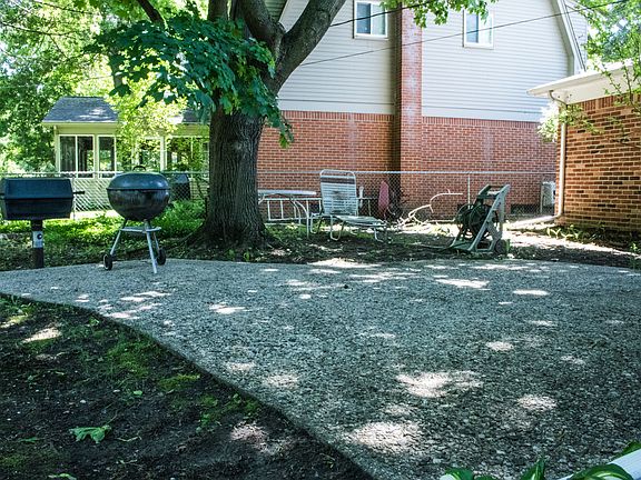 5th image of 1326 King George Blvd