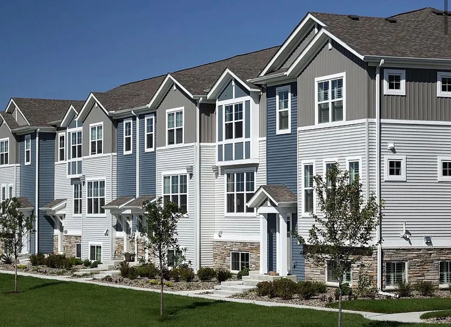 Fabulous 3BR/3BA Minnetrista Townhome Available 10/1! Some utilities included — Photo 4