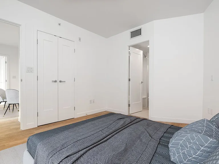 2100 Bellevue Ave — Photo 56