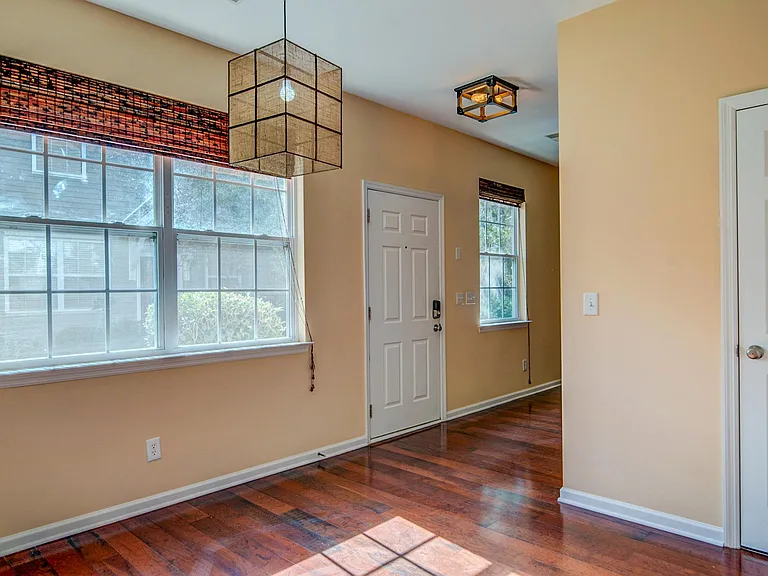 135 Dorothy Dr — Photo 13