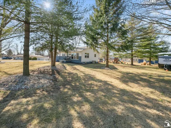 15581 Eastwood St, Monroe, MI 48161