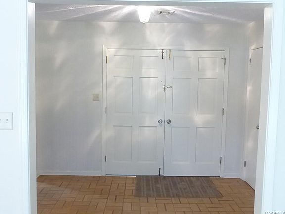 4th image of 4027 Green Acres Dr
